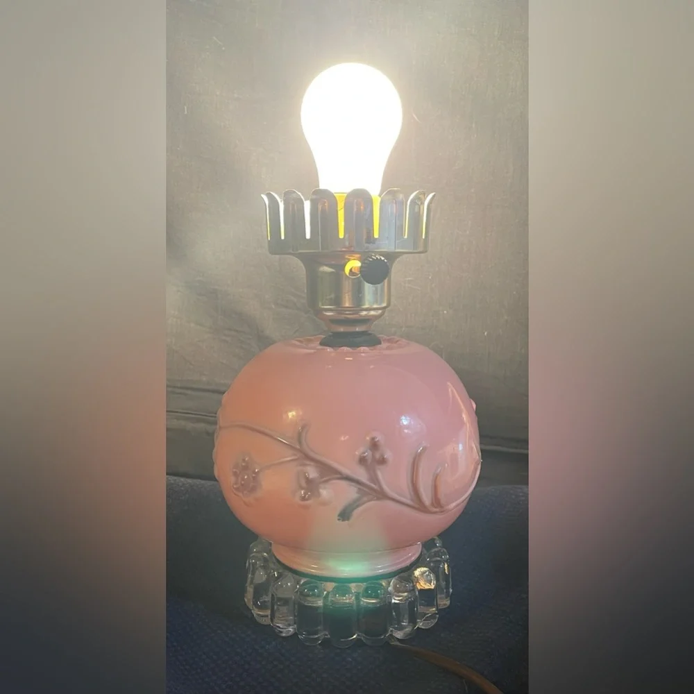 Vintage Pink Glass Lamp.  Missing top diffuser/globe - Picture 4 of 8